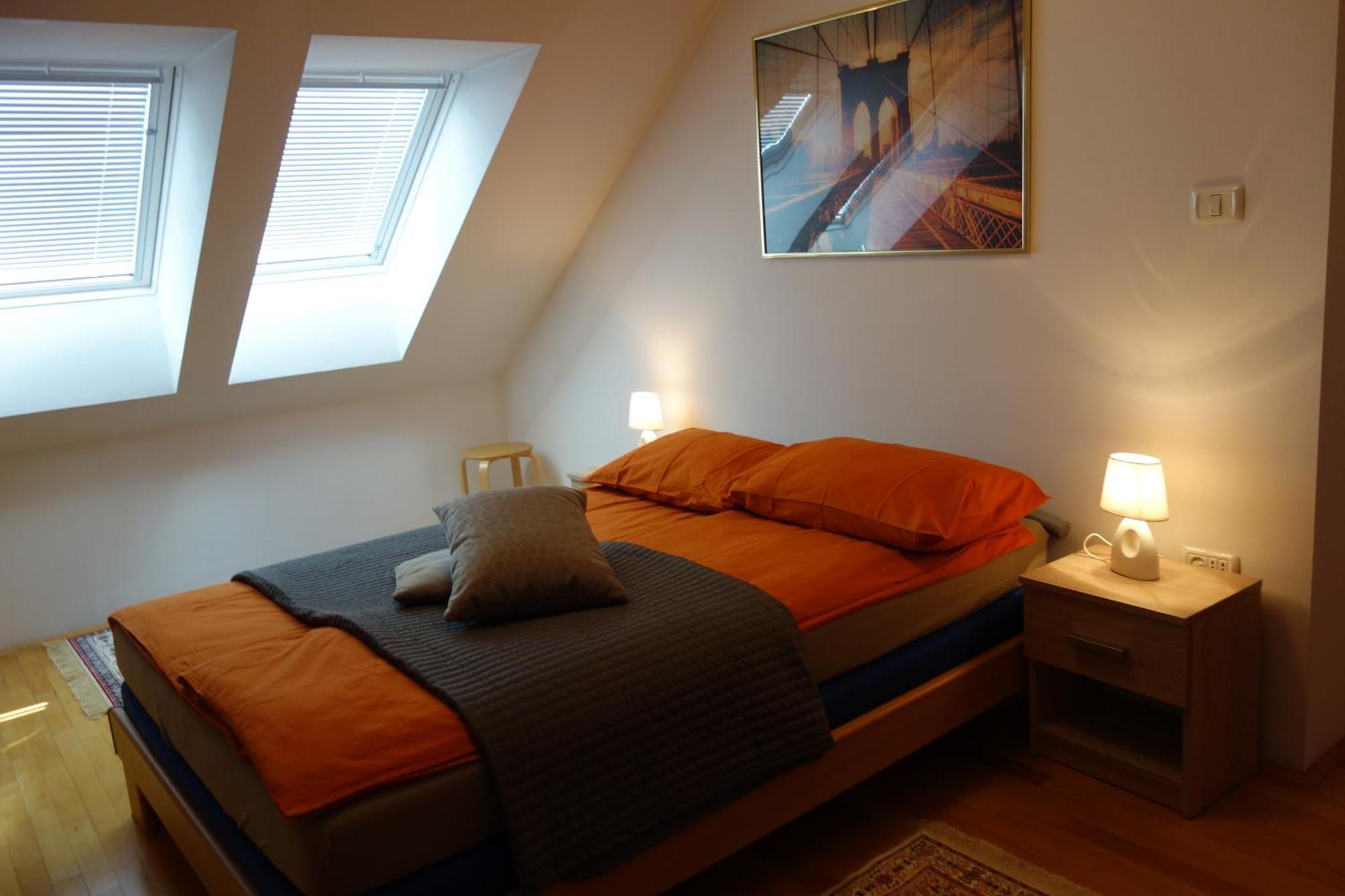 Apartment Beks Постойна Екстериор снимка