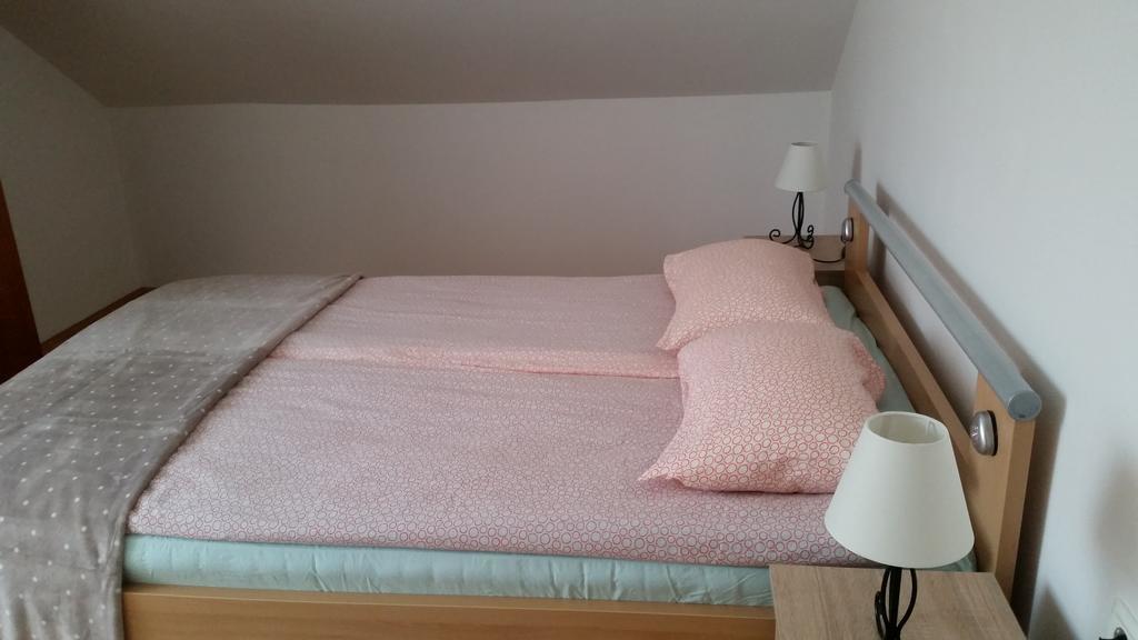 Apartment Beks Постойна Екстериор снимка