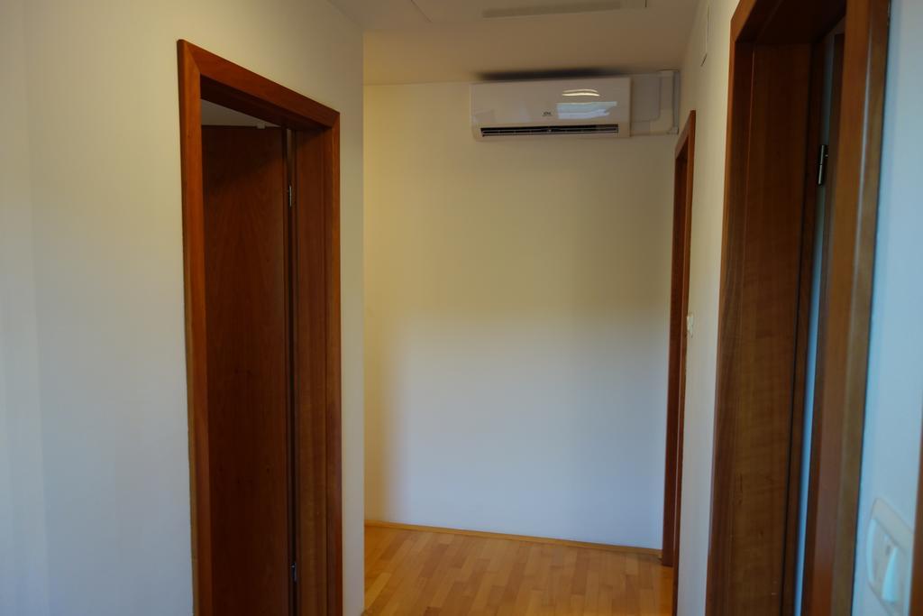 Apartment Beks Постойна Екстериор снимка