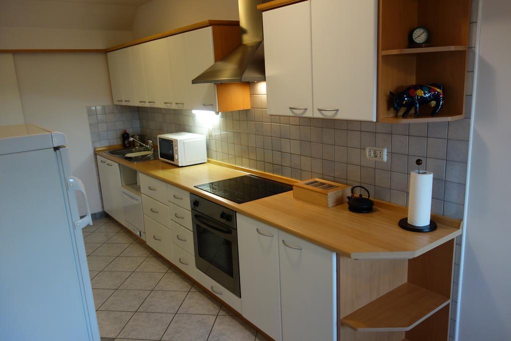 Apartment Beks Постойна Екстериор снимка