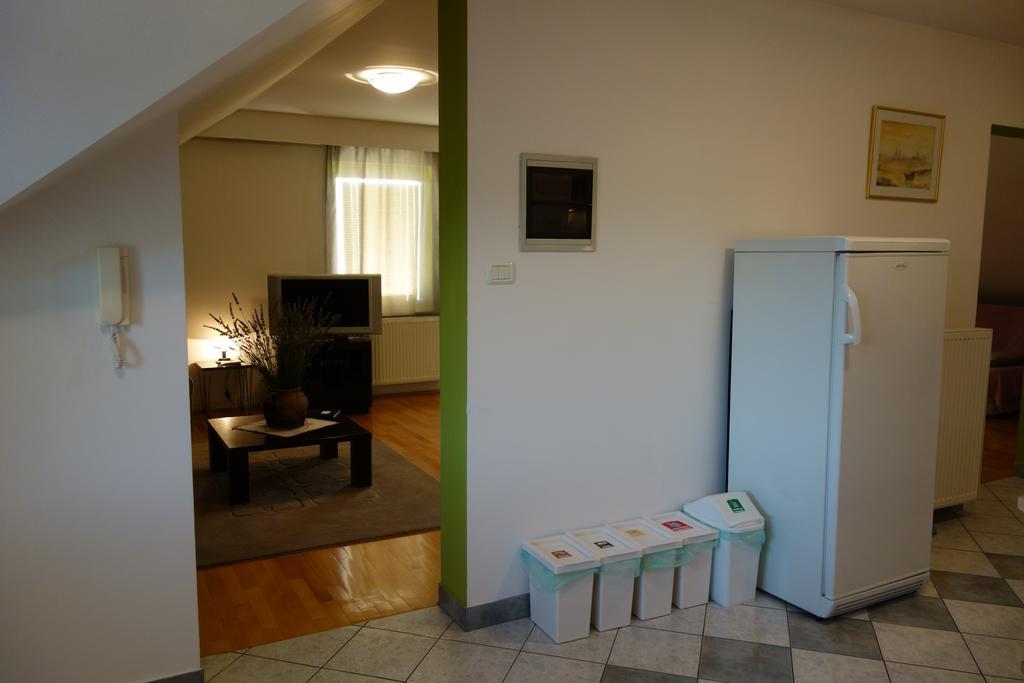 Apartment Beks Постойна Екстериор снимка