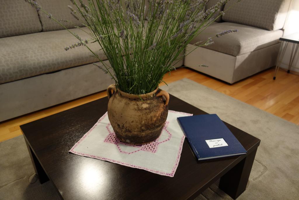 Apartment Beks Постойна Екстериор снимка