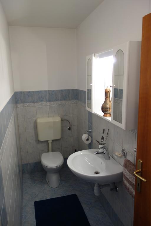 Apartment Beks Постойна Екстериор снимка