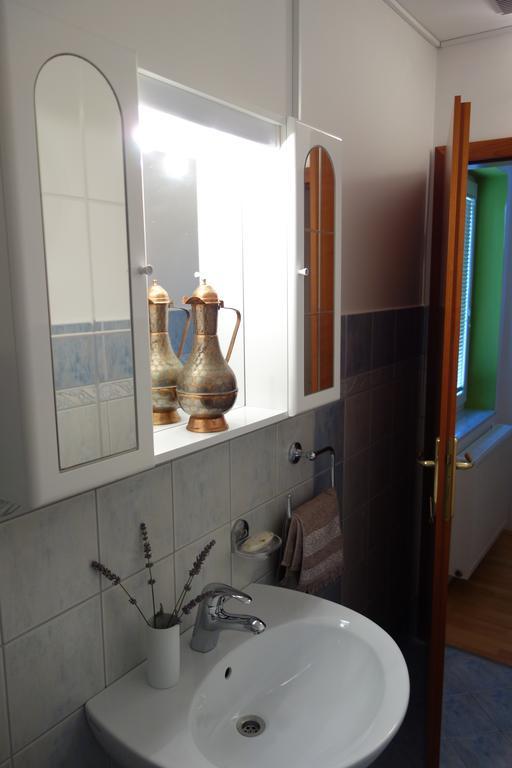 Apartment Beks Постойна Екстериор снимка