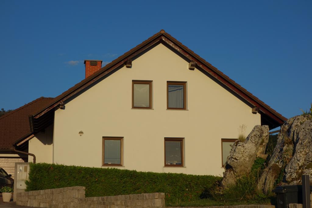 Apartment Beks Постойна Екстериор снимка