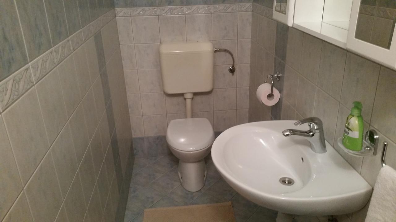 Apartment Beks Постойна Екстериор снимка