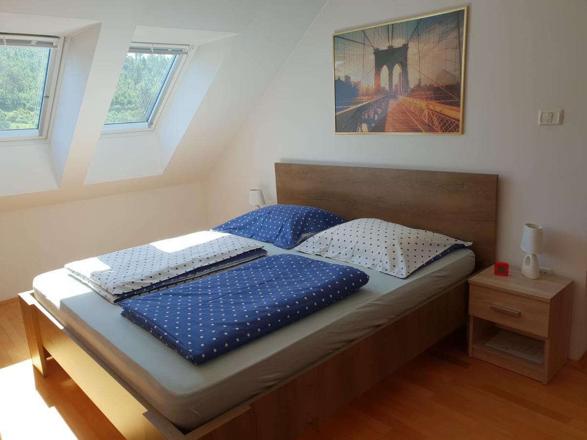 Apartment Beks Постойна Екстериор снимка