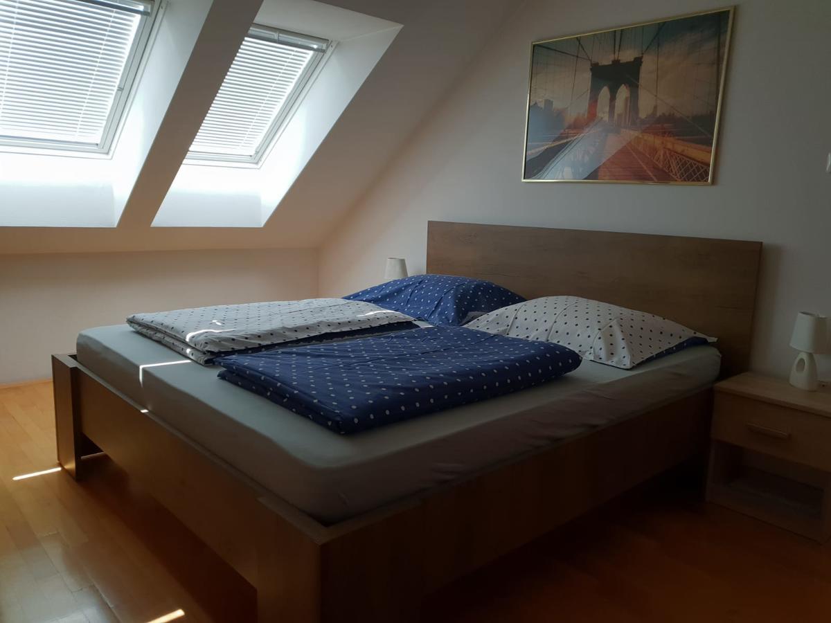 Apartment Beks Постойна Екстериор снимка