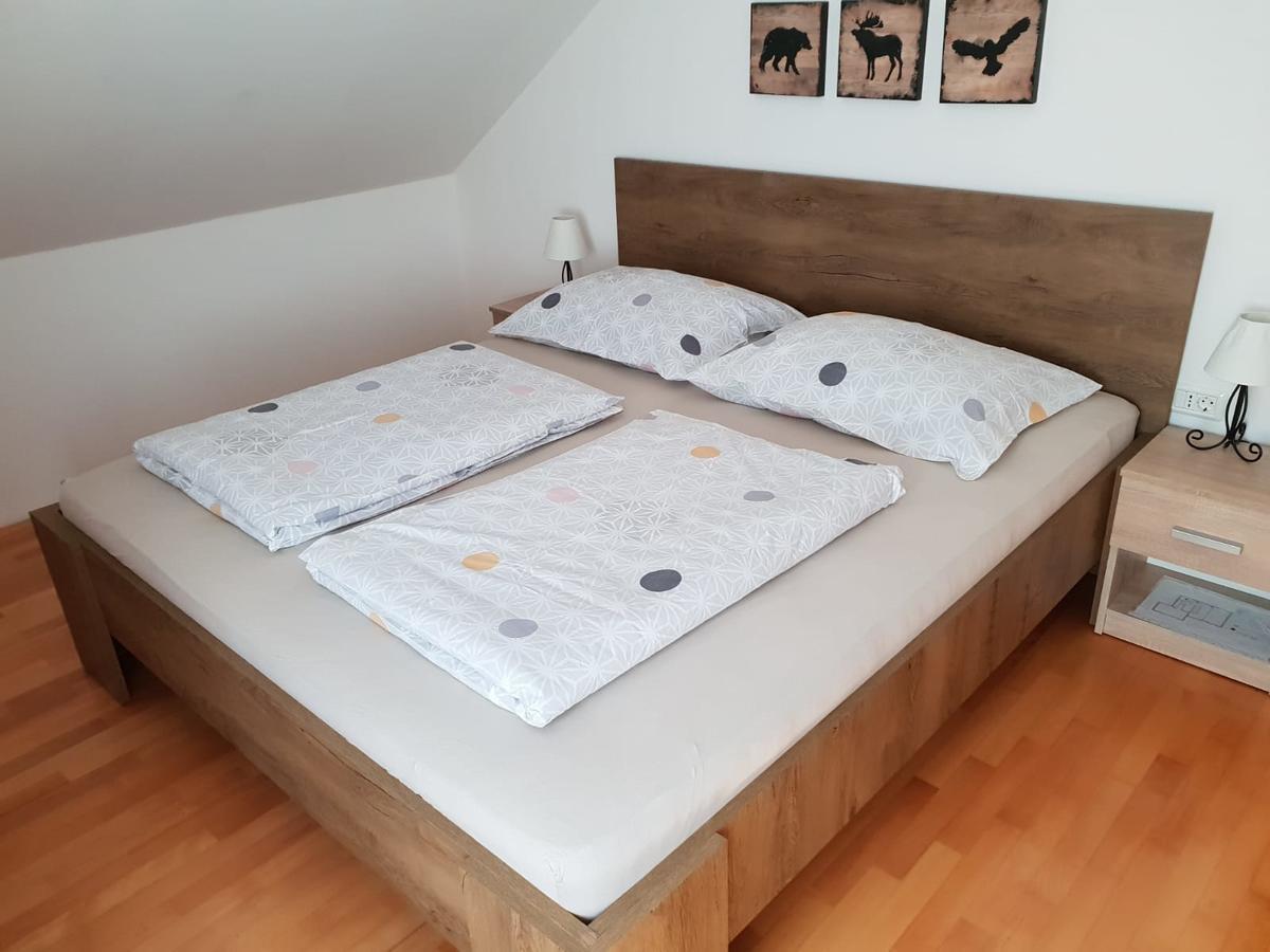 Apartment Beks Постойна Екстериор снимка