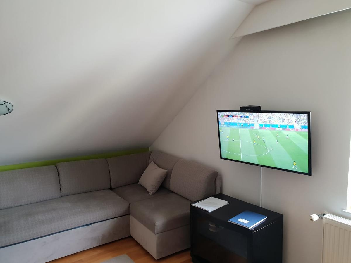 Apartment Beks Постойна Екстериор снимка