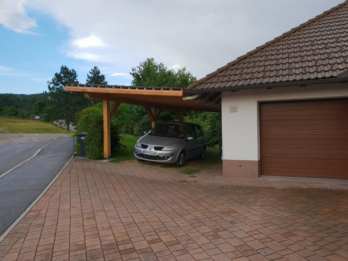 Apartment Beks Постойна Екстериор снимка