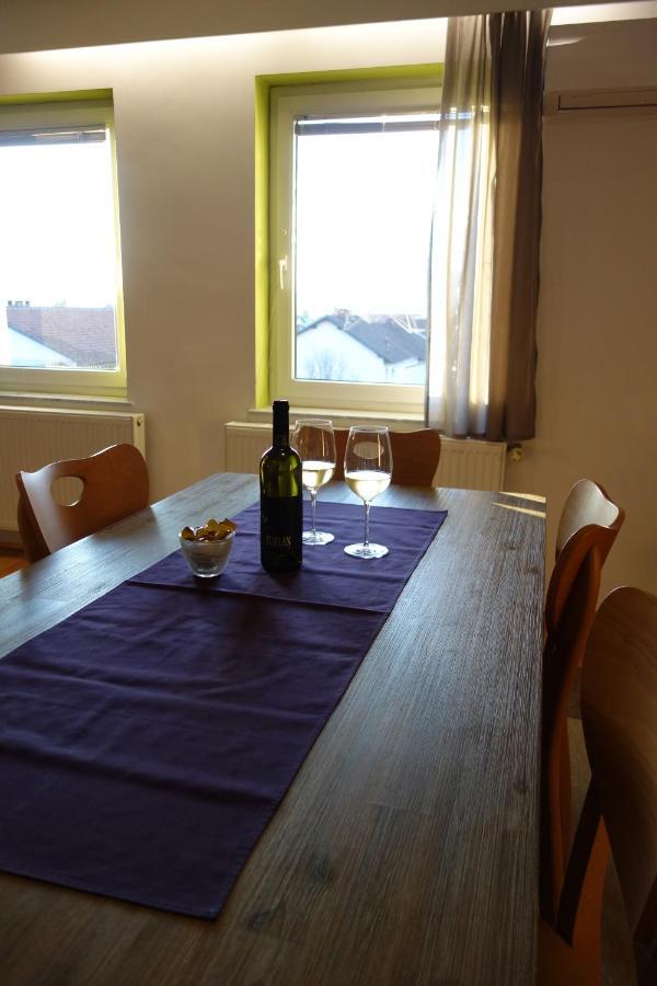 Apartment Beks Постойна Екстериор снимка