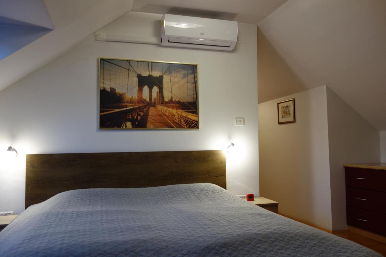 Apartment Beks Постойна Екстериор снимка